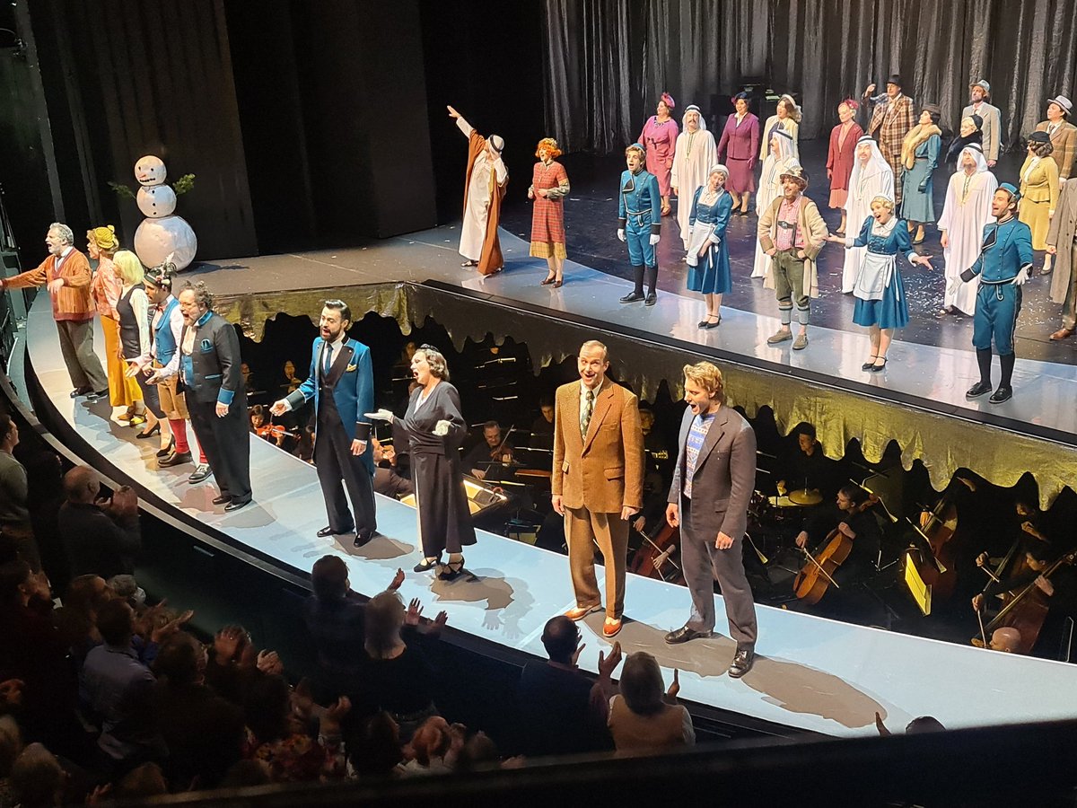 GeGo8Nu's tweet photo. Fulminanter Abend im @MiRimPott in @_Gelsenkirchen_: "Drei Männer im Schnee", die Revueoperette aus dem Jahr  2019 von @TPigor nach #ErichKästner. Tolle Sänger und Schauspieler, wunderbares Bühnenbild, echte Ohrwürmer... Herrlich! https://t.co/Me2zQuoyhL
