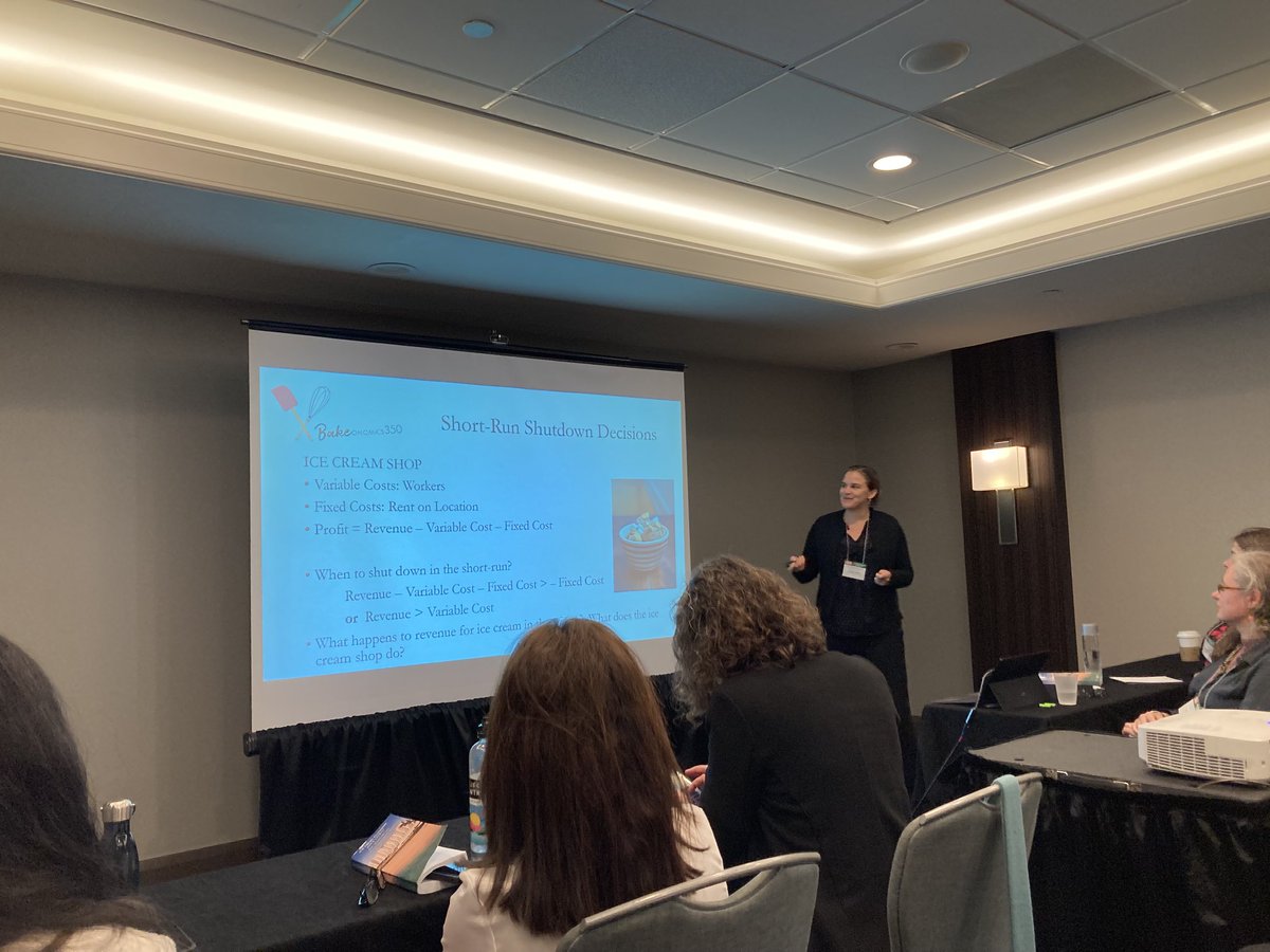 Happening now at #SEA2022 ⁦<a href="/SCarter611/">Susan Carter</a>⁩ presenting the amazing ⁦<a href="/bakeonomics350/">Bakeonomics350</a>⁩ - lots of excitement for this innovative teaching tool!