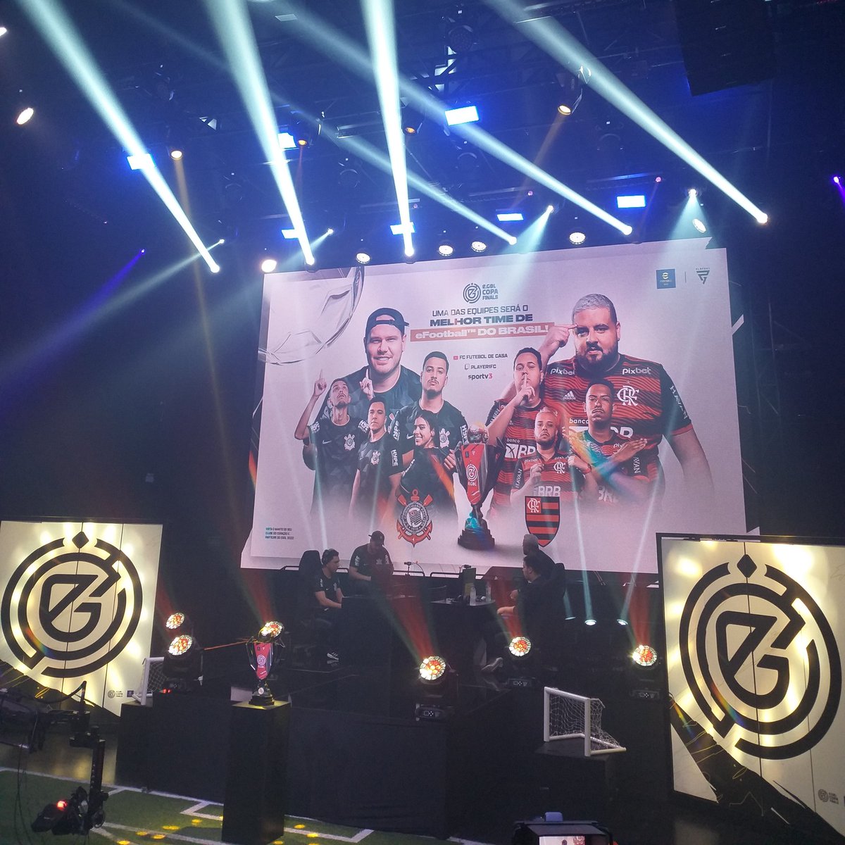 ao vivo no <a href="/sportv/">sportv</a> 3 a grande final de Flamengo vs Corinthians do eGol Copa 2022 <a href="/eGolgg/">Oi, eu sou o eGOL⚽🎮</a> 
qual será o melhor time de eFootba do Brasil?
<a href="/player1gg/">Player1</a> <a href="/lnkgamingbr/">LnK Gaming</a> <a href="/Jogue_eFootball/">eFootball™️ Brasil</a>