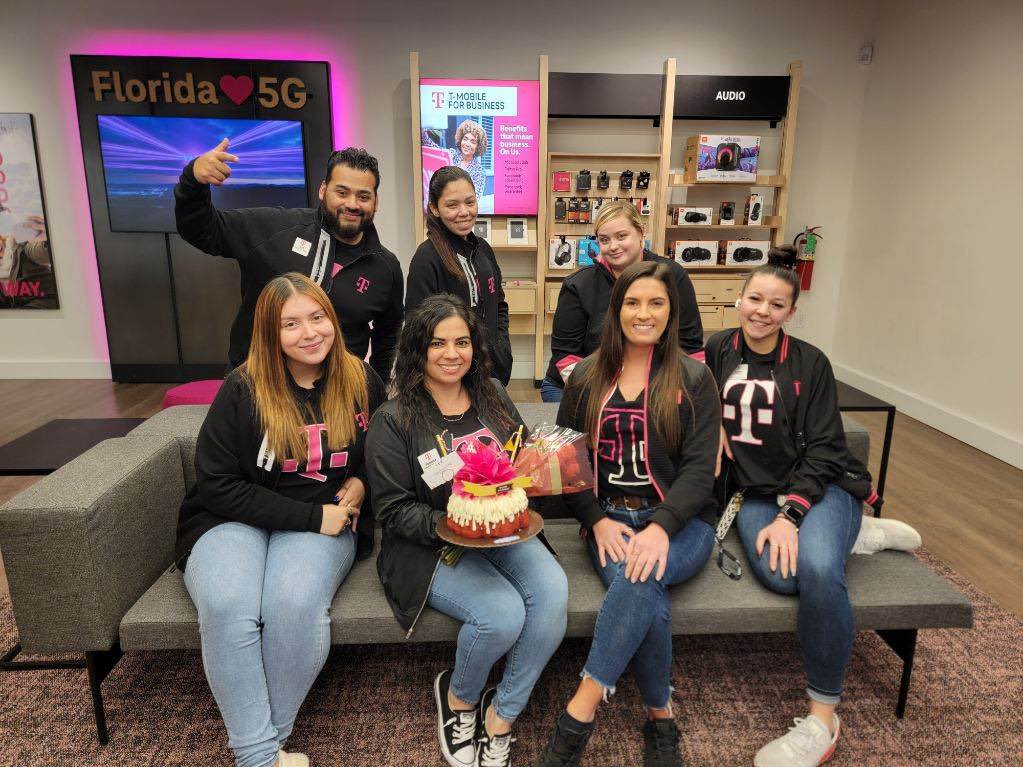vacruz90's tweet photo. Definitely feeling the love from my team in St. Pete, showing lots of love for my birthday! Truly blessed to work with people who I consider family! Love you all!!🥳💗 @DaveMayeux @TMobile #birthdaygirl #birthdaypart2 #magentalove https://t.co/ERznjz5vmd