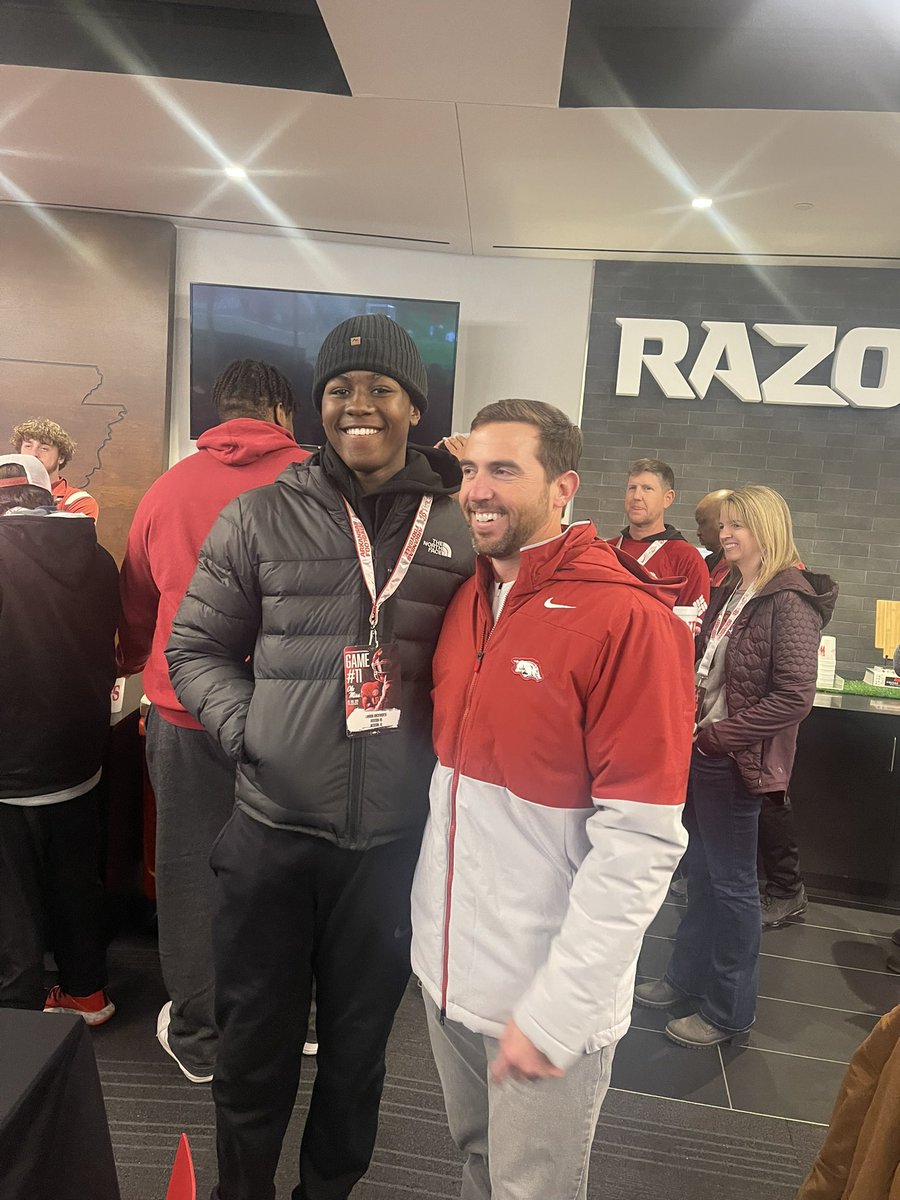 LandonDuckworth's tweet photo. #AGTG after talking with Coach @kendalbriles &amp; @aidenthrone I’m  proud to announce my 1st SEC D1 Offer from University of Arkansas🐗⚪️🔴 @JacksonFootball @FlournoyCody @coach_booju @CoachMcCannERT @MacCorleone74 @Spotlight39_Pod @EricOfficialDMV @adamgorney @ChoateMason 
#WPS https://t.co/HYCWBdZqxM