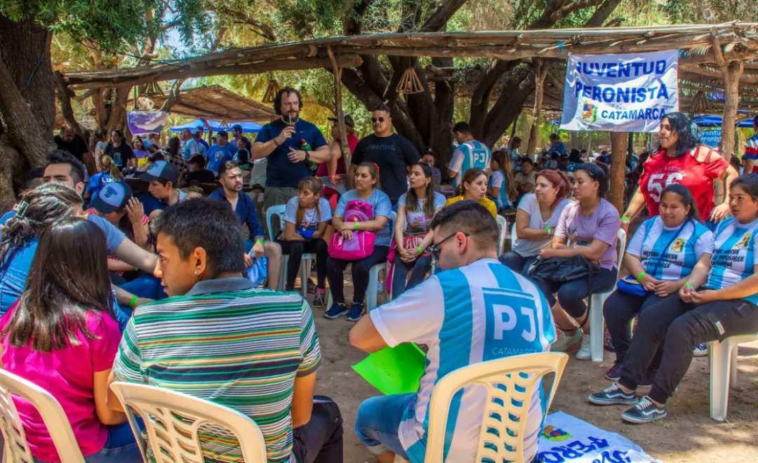 JPCatamarca's tweet photo. ¡La fuerza de la militancia, la fuerza de la Juventud!

Más de 1300 jóvenes de toda la provincia, nos concentramos en Tinogasta, para llevar adelante el Encuentro Provincial de Jóvenes sobre formación política y celebrar el día de la militancia. 

#JPCatamarca https://t.co/J9abKaSbjB