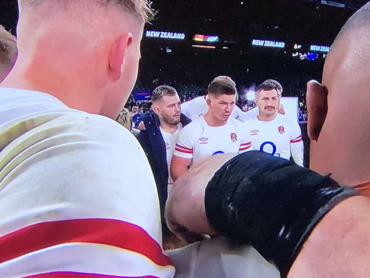 RugbySaracens's tweet photo. @EnglandRugby @owen_faz Congratulations to Owen, the newest member of the @RugbyCenturions, the @Saracens and @EnglandRugby captain and one of the finest players to wear the 🌹 #Faz100 and counting. https://t.co/dGU49uCVd3