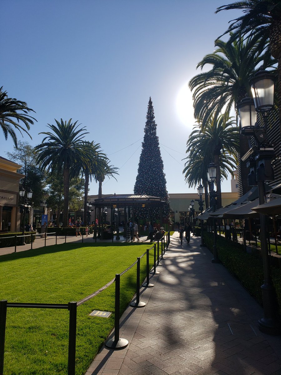This is what Christmas time looks like in Newport Beach.