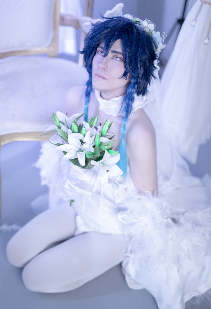 Kyrianvt's tweet photo. It is with excitement and to celebrate @ErikaHarlacher wedding that I wanted to share with you my wedding version of venti. Concept is made by @StarsMarisa cosplay by me <3 photo by Alexandreisfluffly on insta
#GenshinImpact #cosplay #venticosplay https://t.co/2KC9j5ao6e