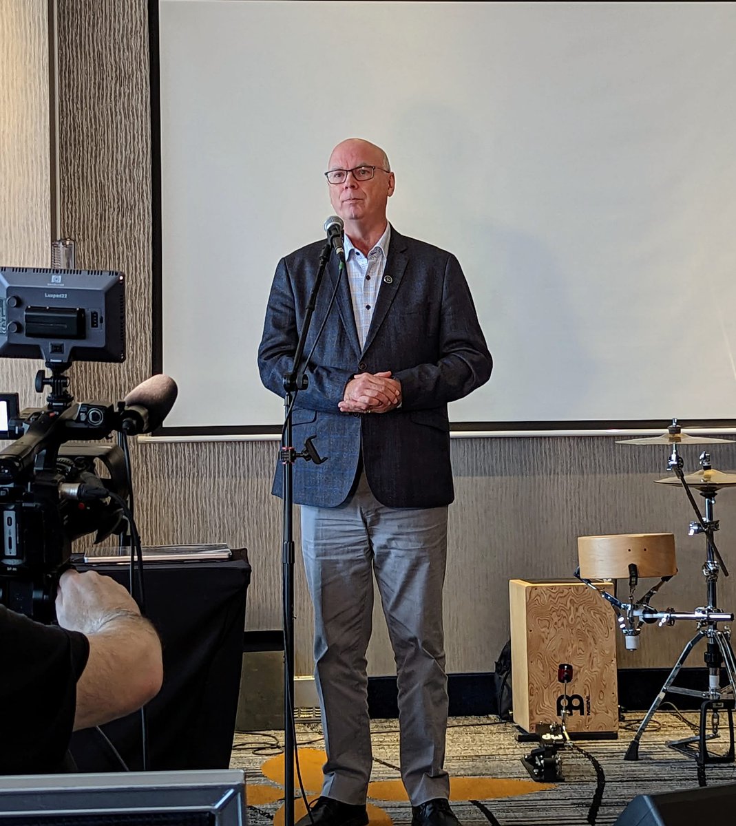 J'étais de la fête des 23 ans de l'ANCQ et merci à Lise Bilodeau pour son engagement auprès des hommes vivant des difficultés. Cette journée émotive s'est conclue par un beau témoignage de <a href="/jmlapointe/">Jean-Marie Lapointe</a> sur l'importance du bénévolat. Il nous a ouvert son grand coeur, merci à lui!