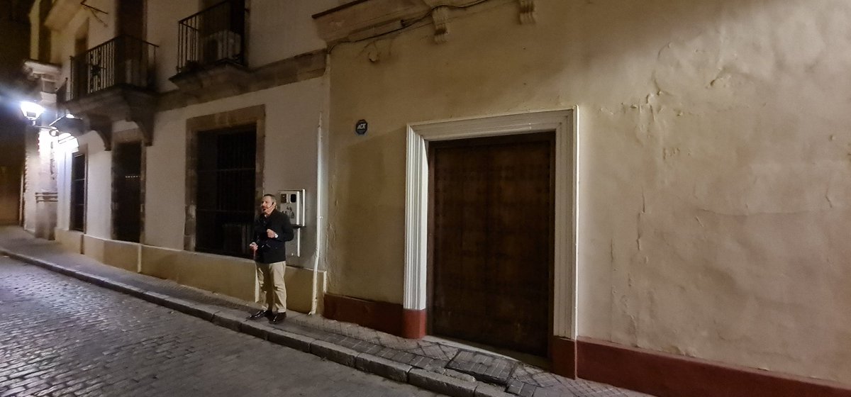 CamperPian's tweet photo. Acabando nuestra jornada de sábado del #BlogTripJerez de la mano de Pepe López-Anzurias conociendo el Jerez misterioso en una ruta nocturna.
@AndaluciaTB @TurismoJerez @clusterjerez @ciudadjerez 
#atb7Jerez https://t.co/nur4WUyheg
