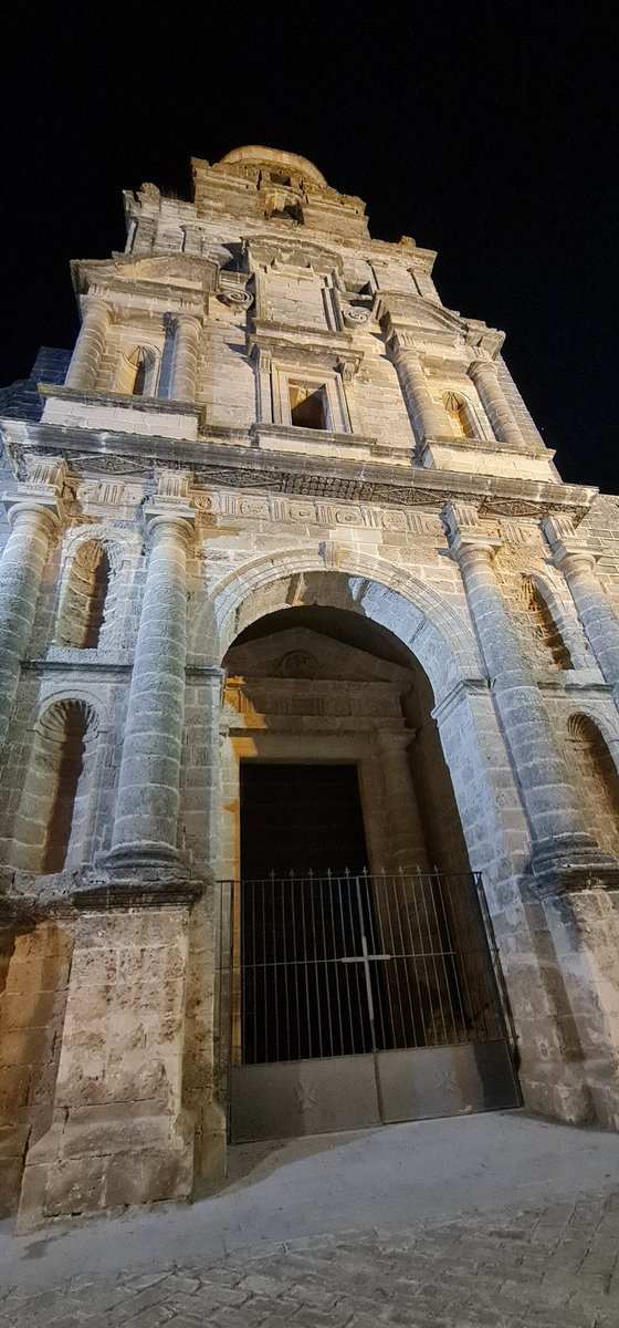CamperPian's tweet photo. Acabando nuestra jornada de sábado del #BlogTripJerez de la mano de Pepe López-Anzurias conociendo el Jerez misterioso en una ruta nocturna.
@AndaluciaTB @TurismoJerez @clusterjerez @ciudadjerez 
#atb7Jerez https://t.co/nur4WUyheg