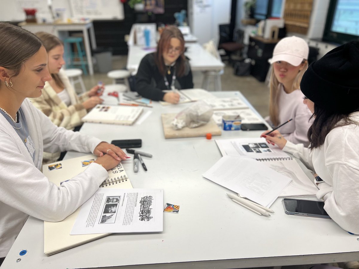 2022 AP ART students engaged in a critique session. So much creativity in one room! I love it! <a href="/JessyArcher/">Jessy Archer</a> #GoKnights