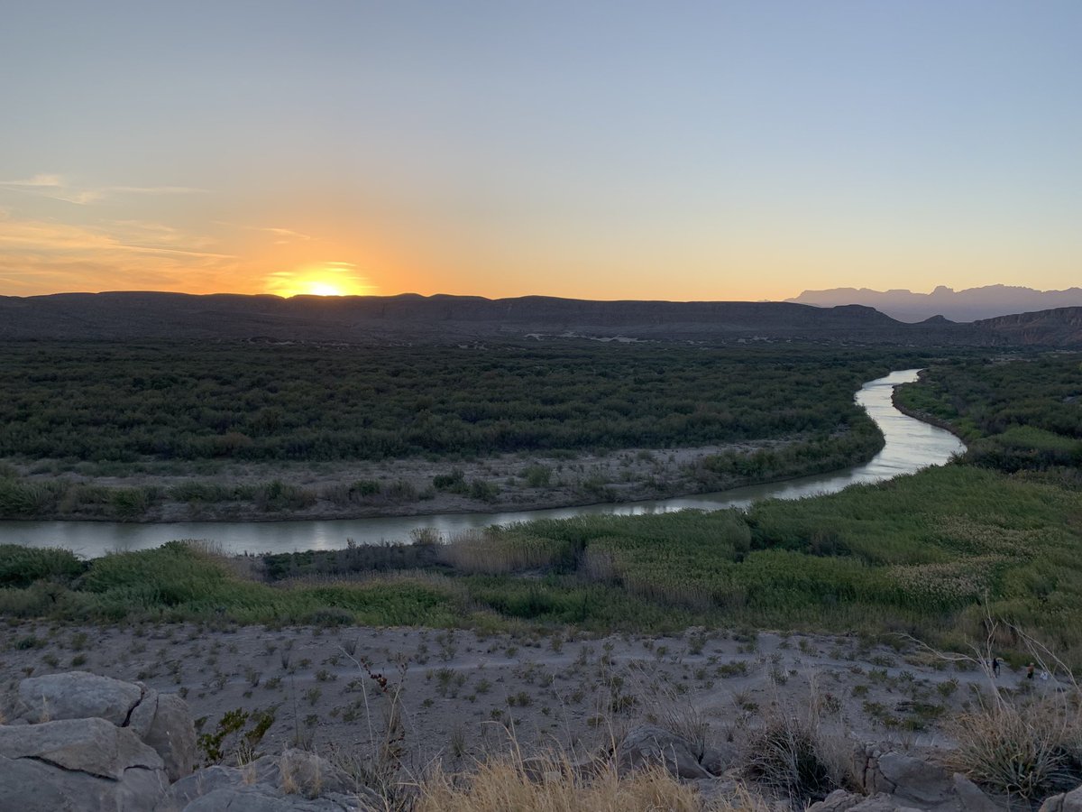 A pretty sunset overlooking the Rio Grande. The Chisos Mountains in the background.  

⁦<a href="/BigBendNPS/">Big Bend NPS</a>⁩