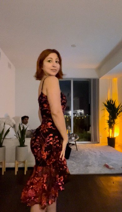 Salsa dresses 🥰 https://t.co/mkdXfqToXq<a href="/tag/realloyalfans"class="tags"><span>#realloyalfans</span></a>