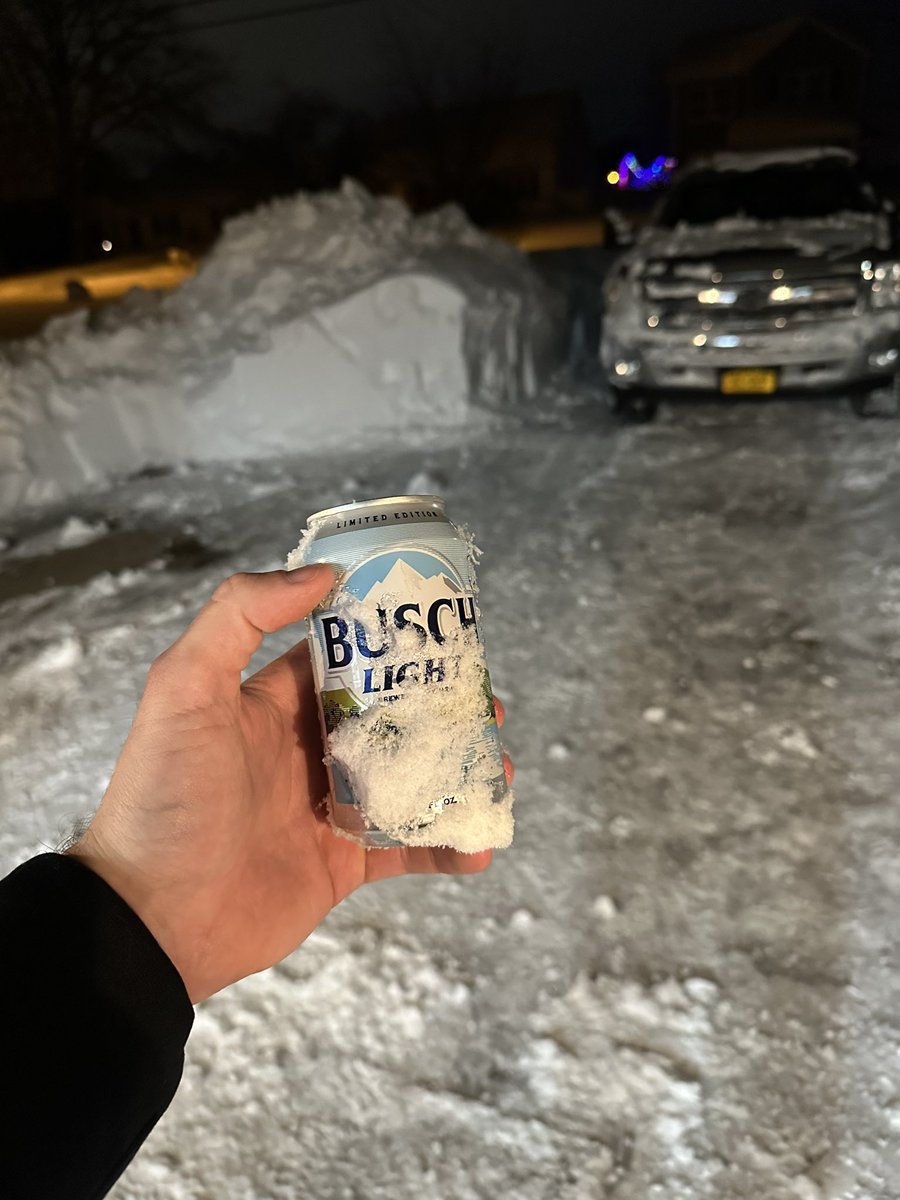 mikelinz_'s tweet photo. #Frosty @BuschBeer https://t.co/uzIvGtcDnx