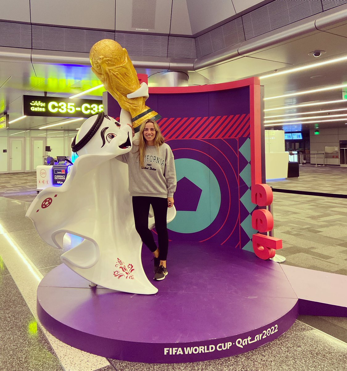 D O H A 🇶🇦 #DohaAirport is named after the previous Emir of #Qatar: Hamad bin Khalifa Al Thani. Doha Hamad Airport is located 4 kilometres south of its capital, #Doha. #RedLipsPorElMundo 💋💄 #RedLipsAlways #MyLifeAroudTheWorld 🌎 #LoveTravel ❤️ #TravelAddict 🗺📌 @crisainz