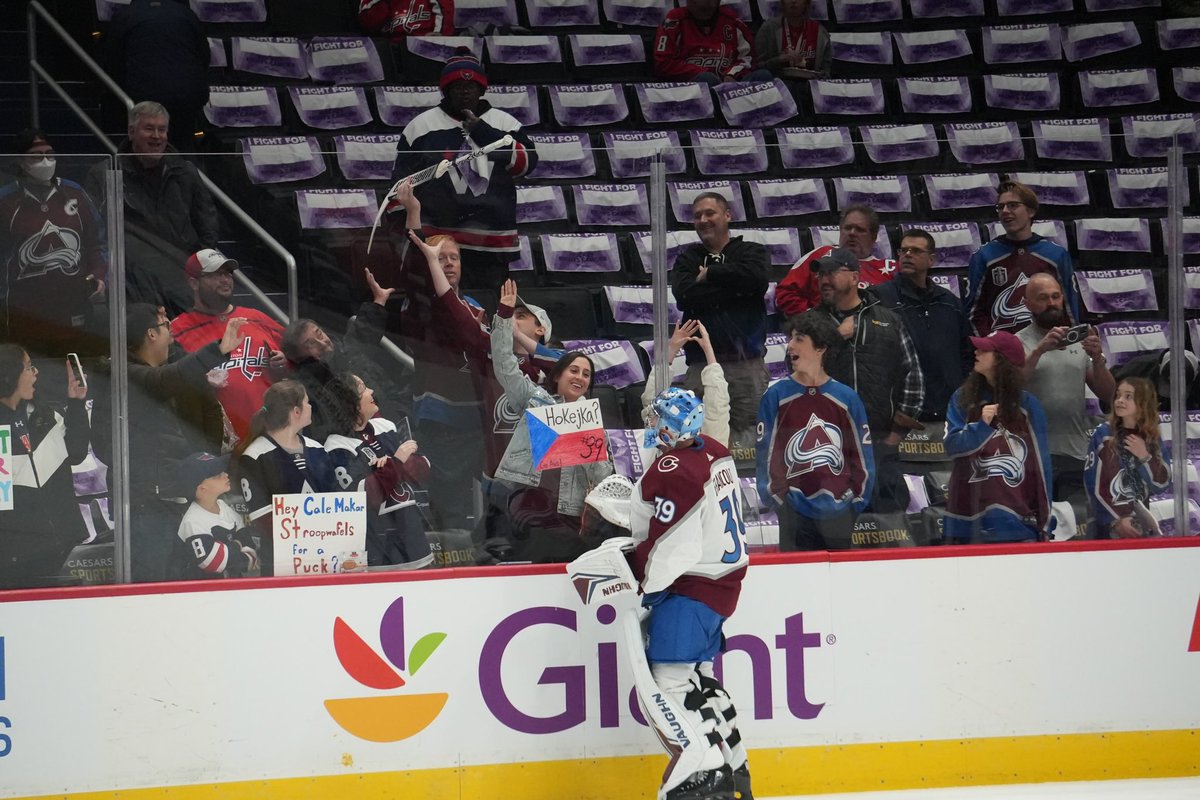 Makar, MacKinnon score, short-handed Avalanche beat Capitals