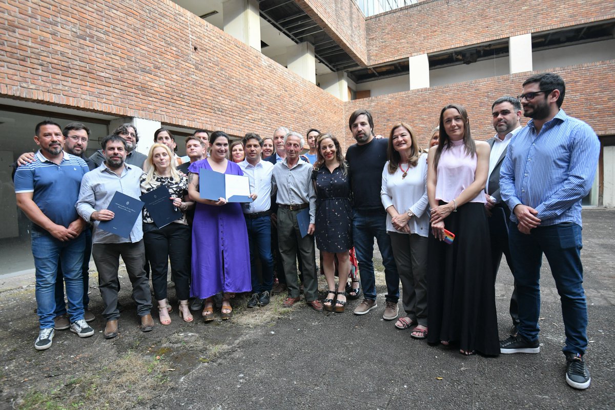 Kicillofok's tweet photo. Después de 16 años de abandono, recuperamos el Centro Oncológico de Excelencia de La Plata. De esta manera pondremos en marcha un plan integral de obras para que vuelva a ser una institución de referencia al servicio del pueblo. https://t.co/C6lA2DbiGE