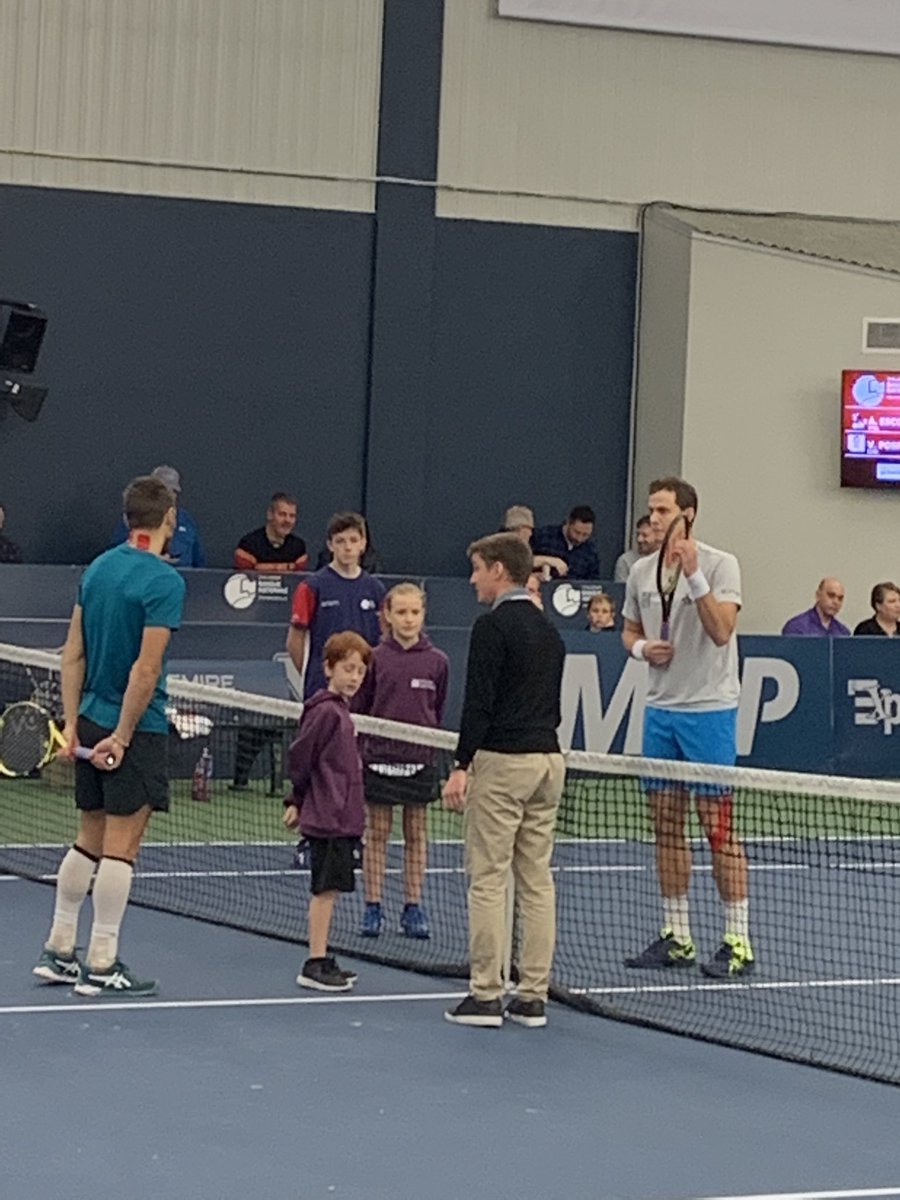 Caronrh's tweet image. Belle victoire de Vasek Pospisil au Challenger de Drummondville. Pour la finale, il affrontera l’Américain Michael Mmoh. Gros défi 🎾😬 Comme inscrit sur un tableau aujourd’hui, everything is Pospisil 😁@VasekPospisil