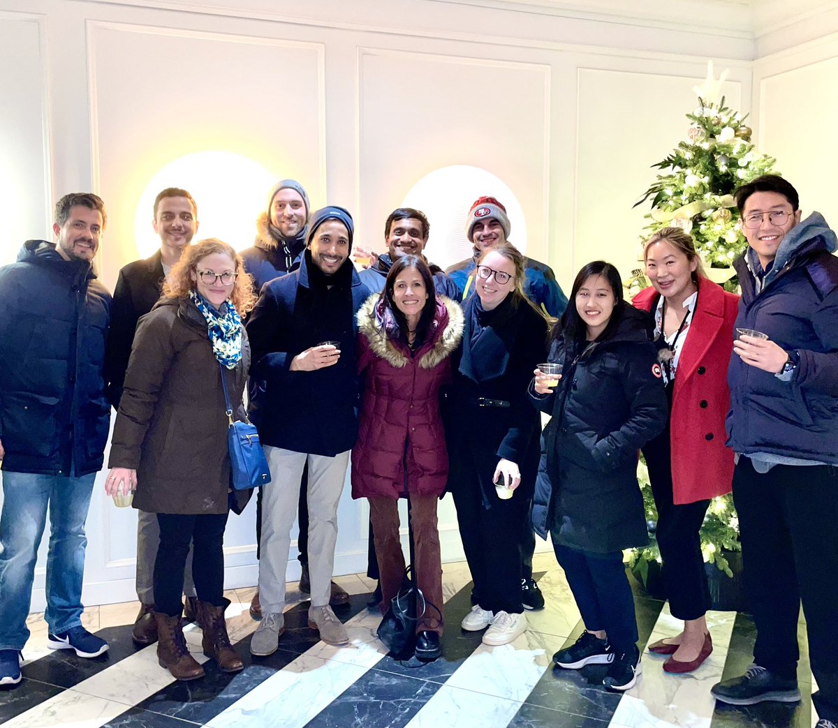 I told this wicked smart, compassionate &amp; fun group of young investigators that I’m counting on them to save my life! 
Of course I said no pressure, but I have immense faith in them &amp; would trust my life in their hands
#FutureOfLungCancerIsBright 
#LCSM #LCAM #EGFRSummit22