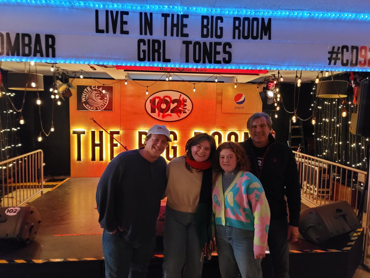 RADIORANDY's tweet photo. New Project right here.
@GirlTones, with the loving guidance of hubby @danluketheraid and brother #bradshultz @CageTheElephant Kenzie and sister Laila brought it to @BigRoomBar today for a preview of what is to come. New Album/Tour Check them. https://t.co/17vmhs1KoP