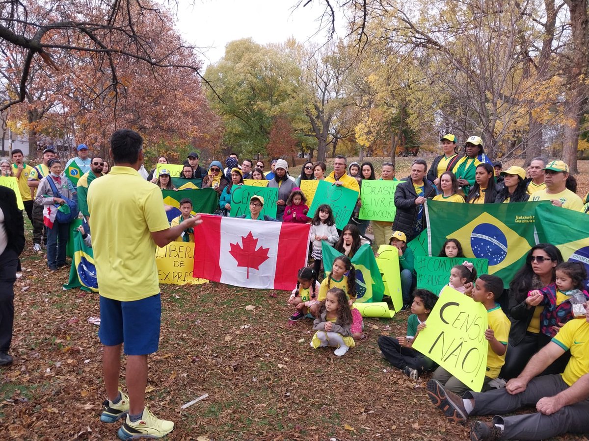 momsare4ever's tweet image. Brazilians in Toronto join the protest against the election fraud and the brutal censorship in Brazil!
#BrazilianSpring 
🇧🇷🇧🇷🇧🇷
