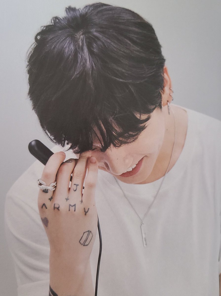 homeisjungkook's tweet photo. OH MY GOD https://t.co/U9fpa6AeXa