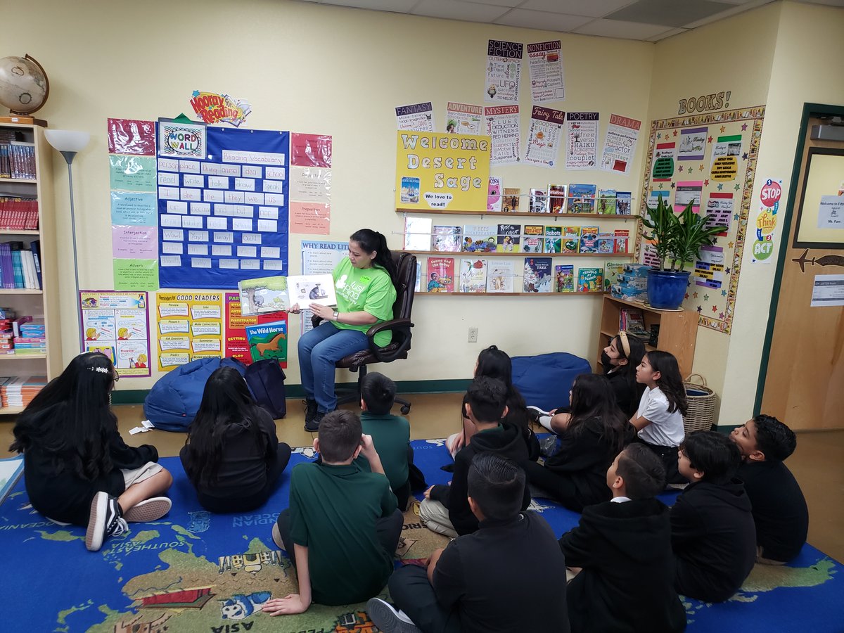#DesertSageLibrary visited 5th graders at Acclaim Academy for a Stress Free Storytime. The students had the opportunity to just relax, kick back &amp; enjoy fun picture books.
bit.ly/3xzq1uC #JustReadPPL #PhoenixPublicLibrary #PHX