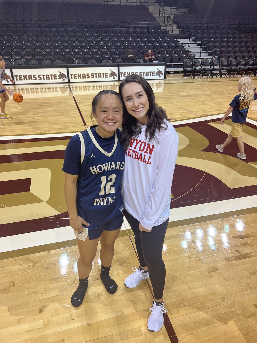 e_skolaut's tweet photo. First college game✅ with 3 rebounds and my first college points!! Thank you to everyone who came out to watch me play! Can’t wait for the rest of the season!!🐝🏀 @kush_kendall @CHS_coachbatey https://t.co/Vlx2bQ10R2