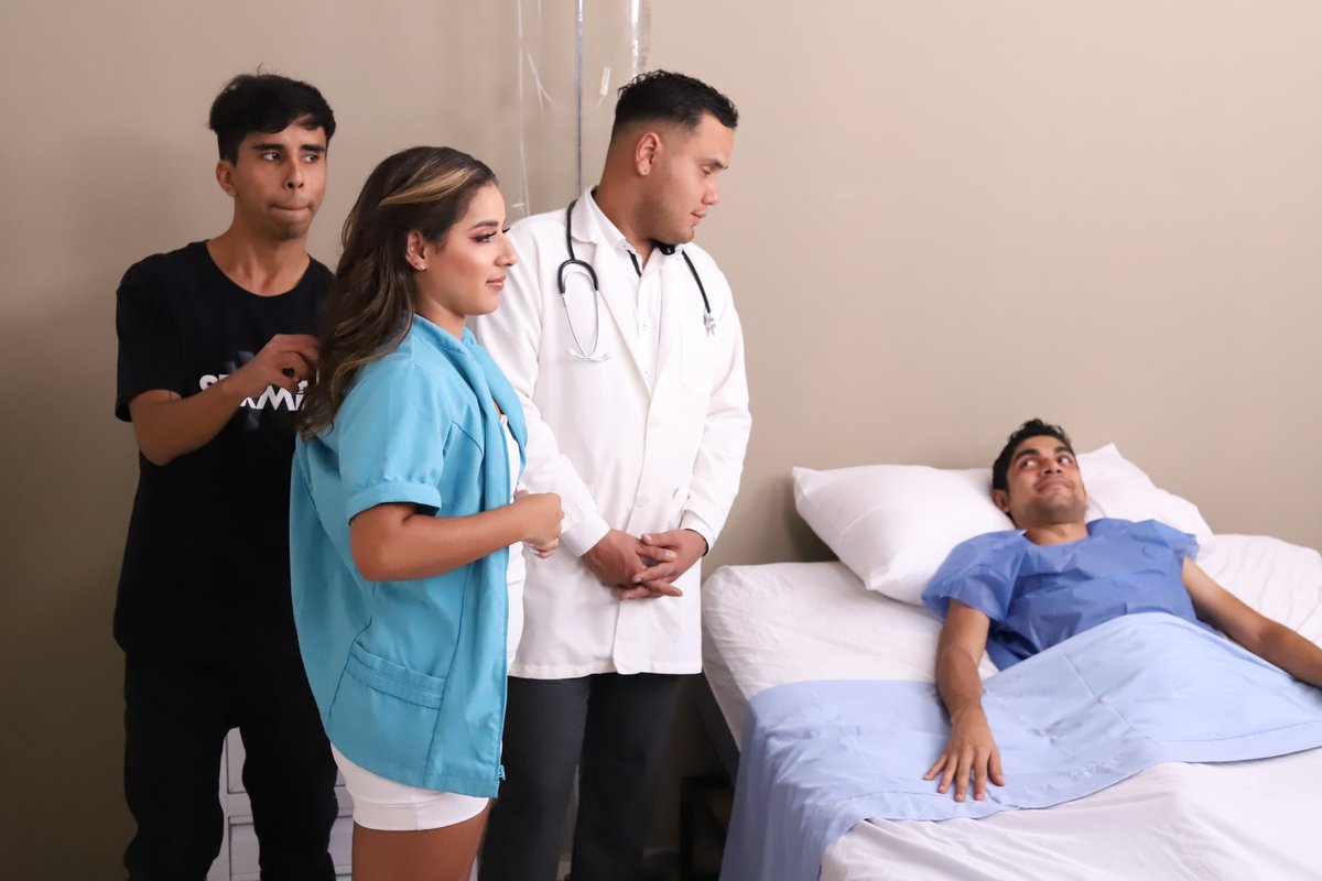 FoxxxesNBunnies on Twitter: "Microfoneando 🎤 antes de comenzar escena 😏