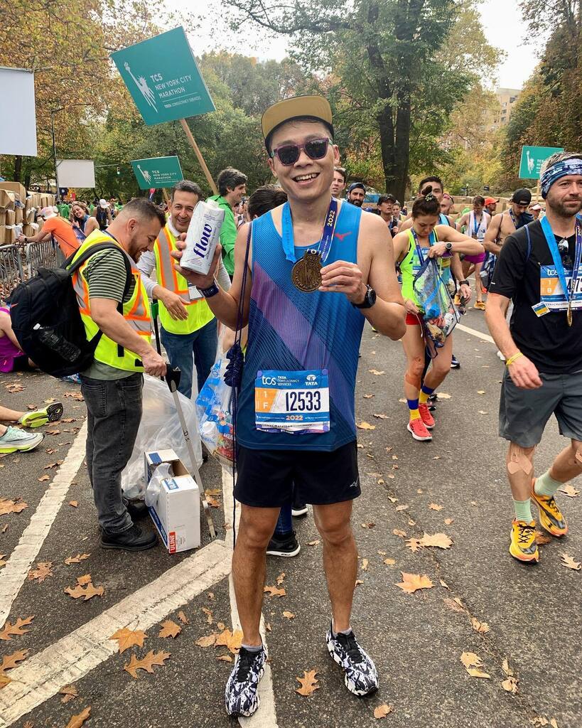 DekelChui's tweet photo. We did it! This was definitely one of my toughest race. @nycmarathon was hardcore, beats you down with heat, humidity, and hills. Thank you for all the cheers, I heard it all and tried my best to respond but I was also fading away 😶‍🌫️. Congratulations t… https://t.co/k59Zm8CnM3 https://t.co/i6lRxAfd9E