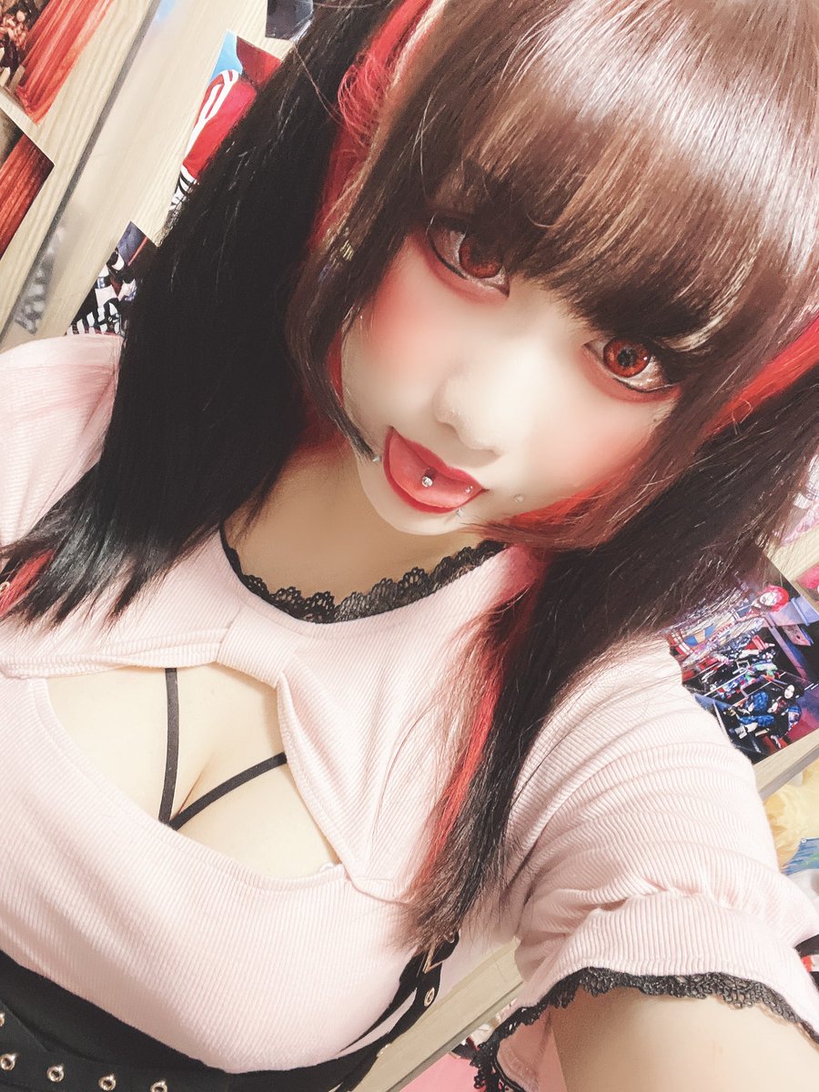 kiryu_kitty's tweet photo. いいおっぱいの日だ😳
ないけとw

#地雷系女子 #地雷メイク #派手髪 #自撮り界隈 #美男美女と繋がりたい #V系好きな人と繋がりたい
#派手髪好きな人と繋がりたい 
#誰かの性癖に刺され
#お友達ください 
#雰囲気嫌いじゃないよって人いいね https://t.co/QOfe0h6f3u