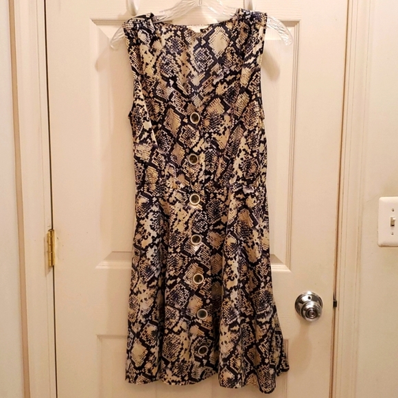 Mickey03232's tweet photo. So good I had to share! Check out all the items I'm loving on @Poshmarkapp from @pursesnmor #poshmark #fashion #style #shopmycloset #michaelmichaelkors: https://t.co/CYg1Z7Gfwj https://t.co/osFAchzEyP