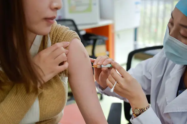trinhbrit's tweet photo. Japan stopped marketing the #HPV vaccine in 2013, the percentage of girls with the vaccine is close to 0. After a decade of ineffective policies that left vaccine rates low, Japan is now promoting vaccinations Read more from @ScienceMagazine here: https://t.co/btkl0e3WWq
#MASC336 https://t.co/otEsSzWiUY