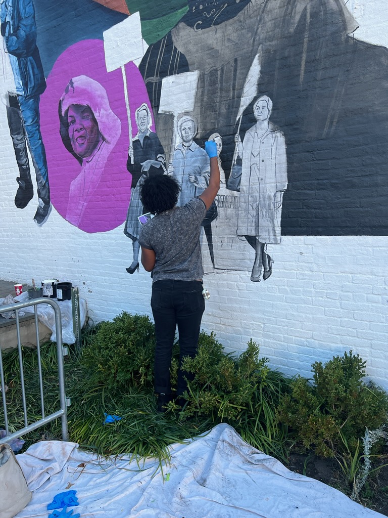 NNJCF's tweet photo. Day 8. See the progress being made on "The Black Women's Mural Project" on the Women's Rights Information Center's building in Englewood.
Photos: @SamLeeTV
@NJArtsCouncil
#NNJCF #ArtsBergen #Blackwomen #Blacksuffragists #mural #creativeplacemaking #Englewood #JerseyArts https://t.co/KbbZS6fJUE