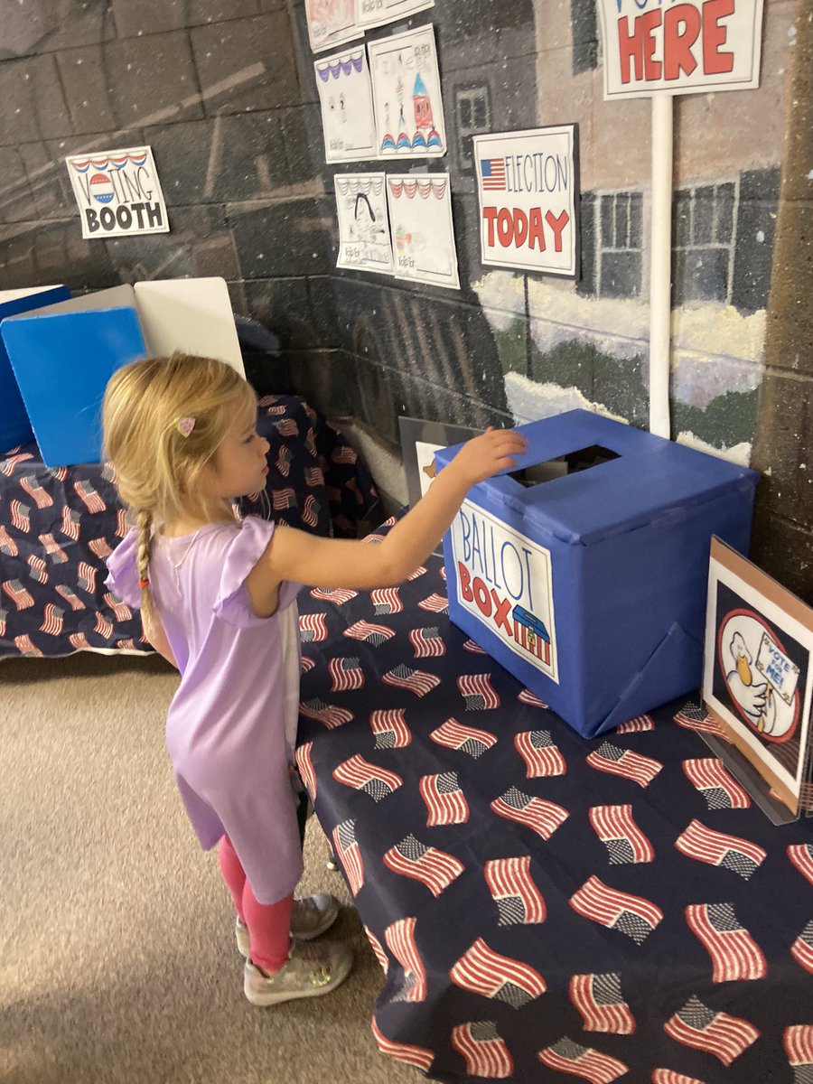 MrsAdent's tweet photo. Election Day in Kindergarten! 🇺🇸@fsd157c https://t.co/9l6fQhFGVS
