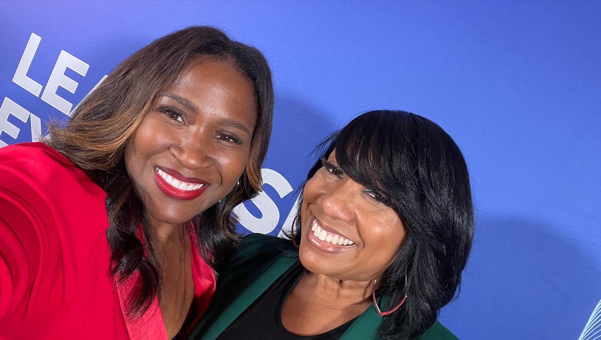 drbswinney's tweet photo. Completely honored to connect with this beautiful spirit. Schellie Fanfan thank you for the warm hug and affirmation when I came off stage. You are indeed a ROCKSTAR! #itsalwaysdeeper #lifeandholisticleadershipexpert #theleadershipexperiencetour https://t.co/YVmQCV8Yej