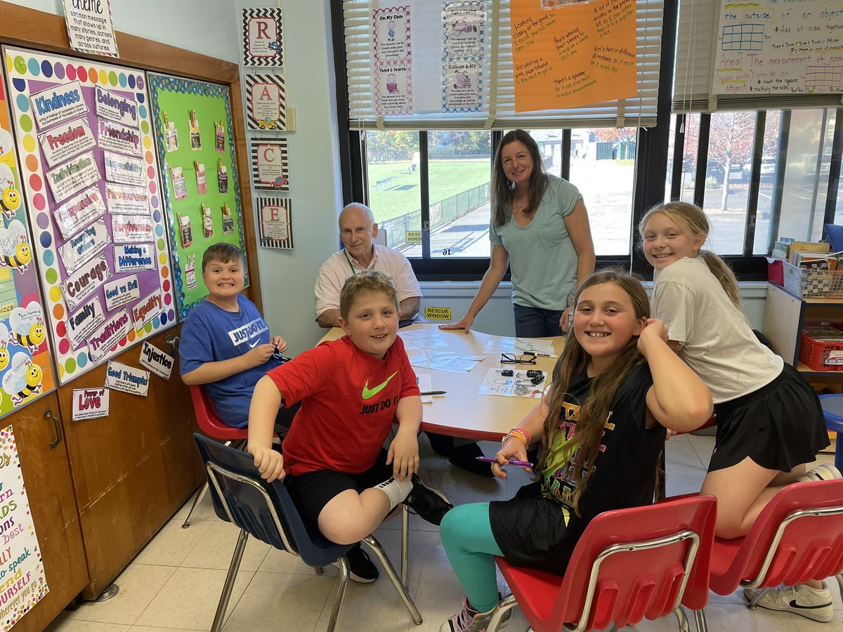 LynFlightSchool's tweet image. Nothing like a @breakoutEDU on a Monday!