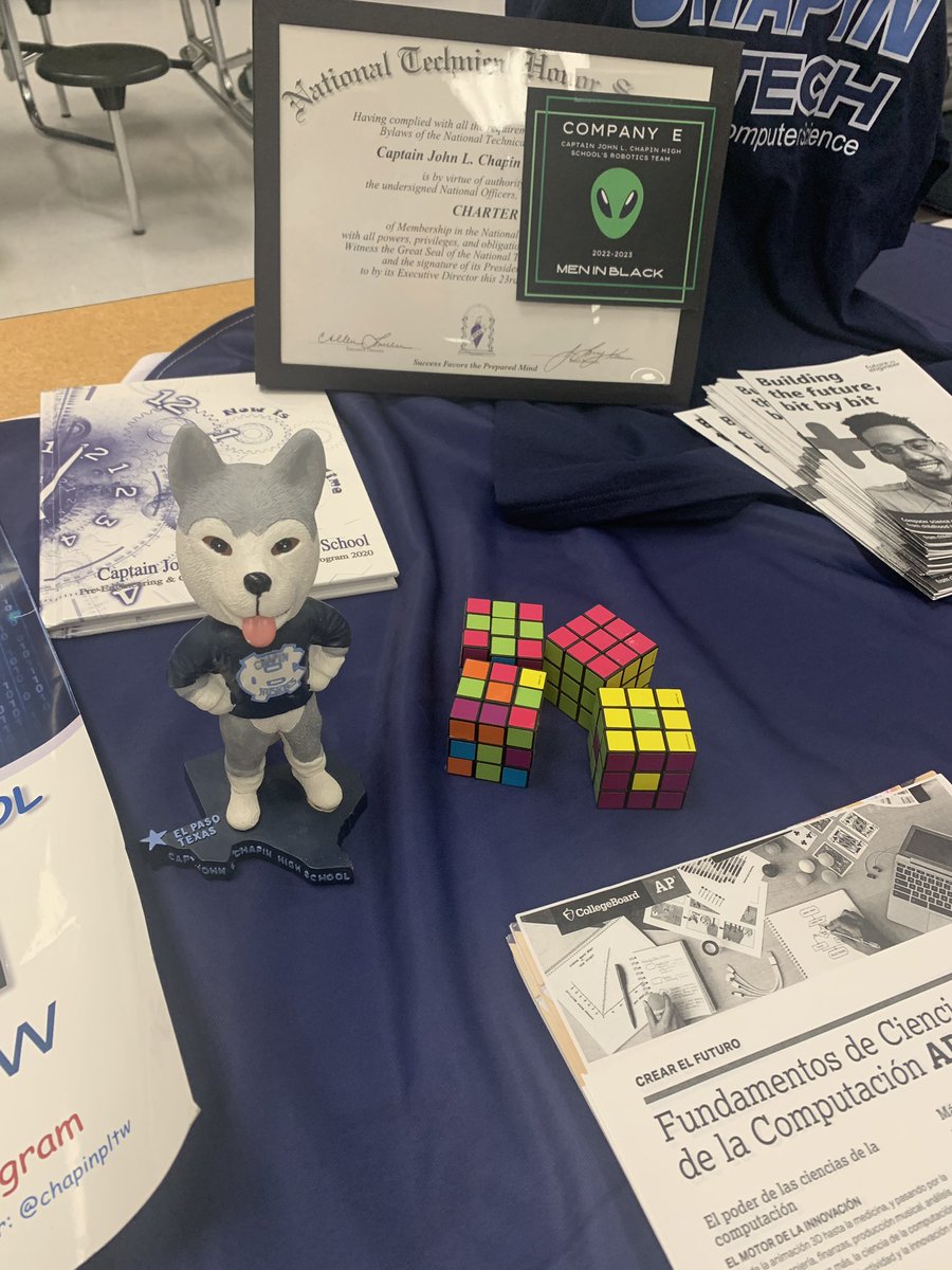 #CanyonCobras doing some serious planning for #HS and #HB5endorsement Great crowd of families, planning for success. #ChapinHuskies #ChapinMagnet #ChapinPTECH #ChapinSTEM #ChapinRobotics Let’s see more new faces at #ChapinOpenHouse 11/9