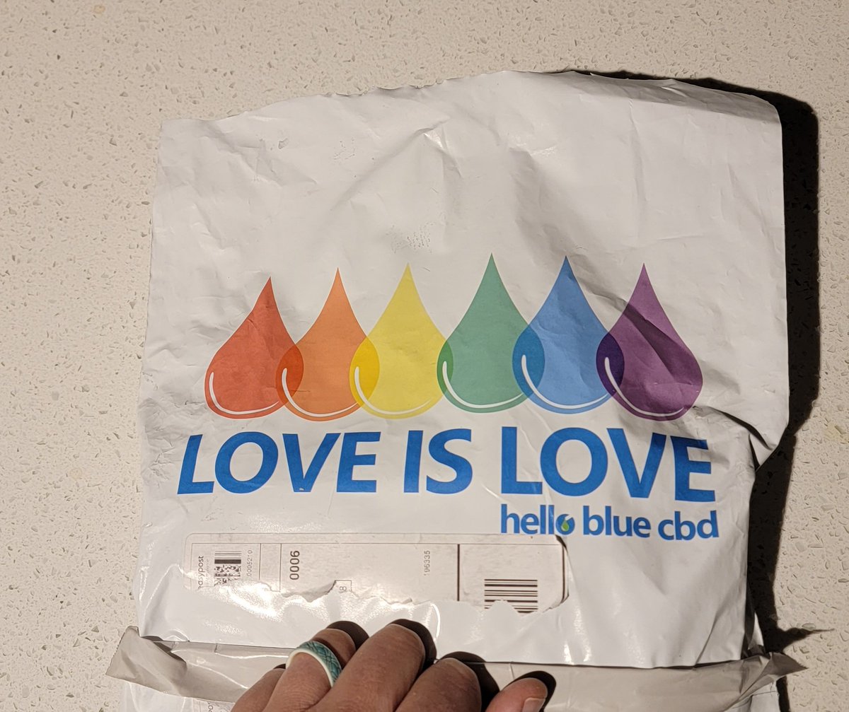AmyParulis's tweet image. BEST packaging ever! @HelloBlueCBD ❤️🧡💛💚💙💜