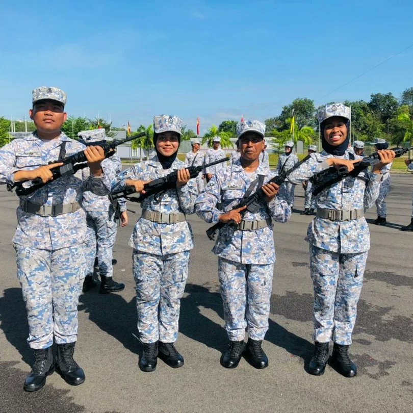 KdManjung's tweet photo. Pada 27. Oktober hingga 7 November 2022,  telah diadakan Latihan Kem Tahunan 2022 yang bertempat di Markas Pemerintahan Pasukan Simpanan TLDM Sungai Lunchoo, Johor.
Seramai 1 orang Pegawai dan 3 orang Anggota Lian Lain Pangkat daripada Unit KD SRI MANJUNG telah menyertai Latihan https://t.co/eoodYSaScB