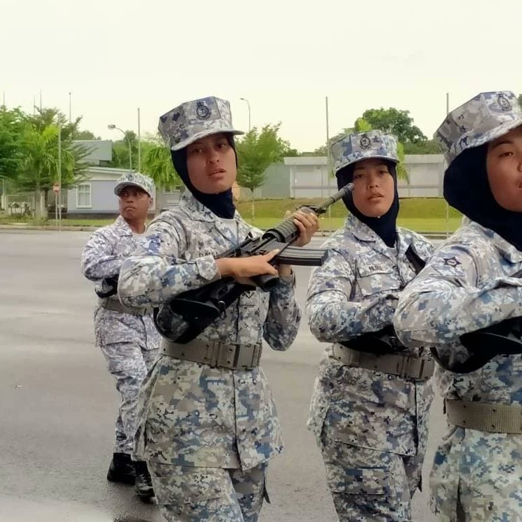 KdManjung's tweet photo. Pada 27. Oktober hingga 7 November 2022,  telah diadakan Latihan Kem Tahunan 2022 yang bertempat di Markas Pemerintahan Pasukan Simpanan TLDM Sungai Lunchoo, Johor.
Seramai 1 orang Pegawai dan 3 orang Anggota Lian Lain Pangkat daripada Unit KD SRI MANJUNG telah menyertai Latihan https://t.co/eoodYSaScB