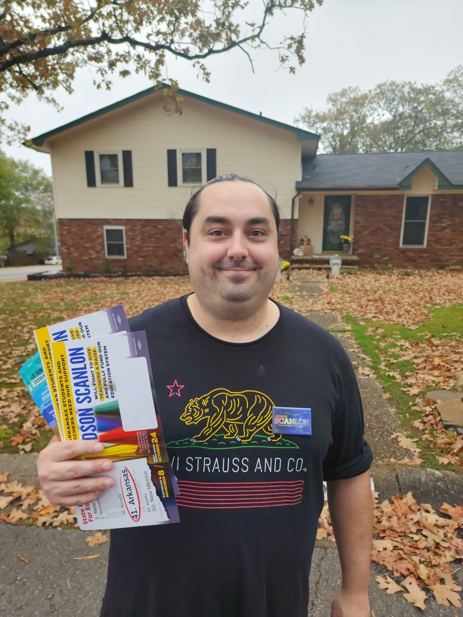 TeamScanlonAR's tweet photo. Still out hoofing it with my volunteers! Thank you,  Kevin! #GOTV @ArkDems #TeamScanlonAR https://t.co/z9WBcZEyNc