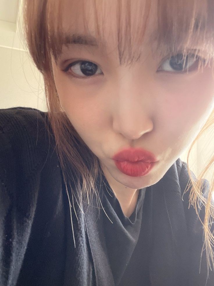 yujucelest's tweet photo. [hazel / brown] 🌰 juju era . . . https://t.co/TDq5KXX121