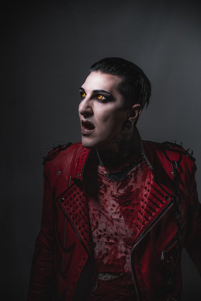 ChrisMotionless's tweet photo. Full moon tonight. Ready to tear Biloxi to shreds 🐺 https://t.co/as6ne6osWy