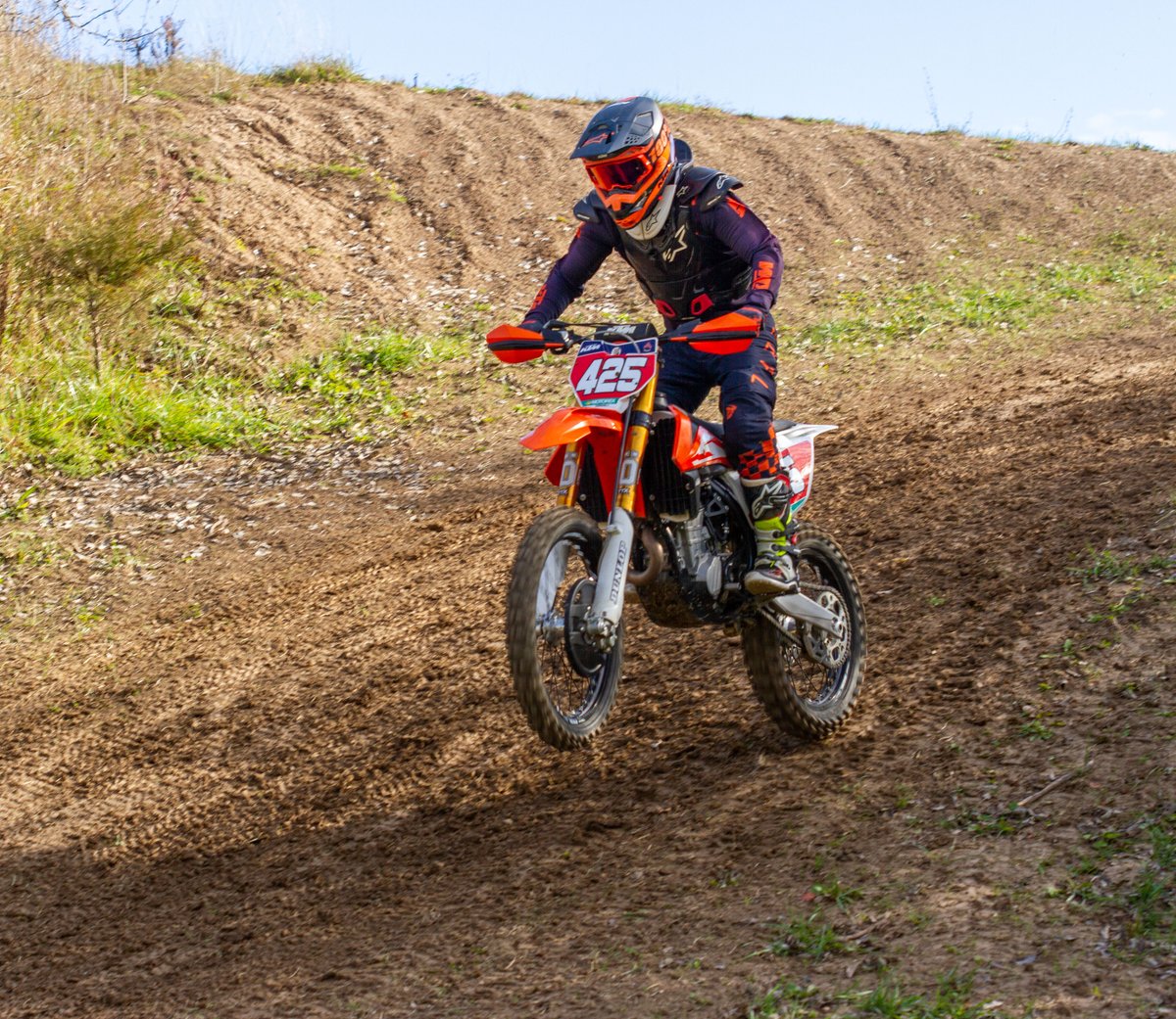77studios77's tweet photo. What?! November motocross! #sportsphotography Every day brings new opportunities! ☀️🇨🇦 https://t.co/XpBhYXD4ET