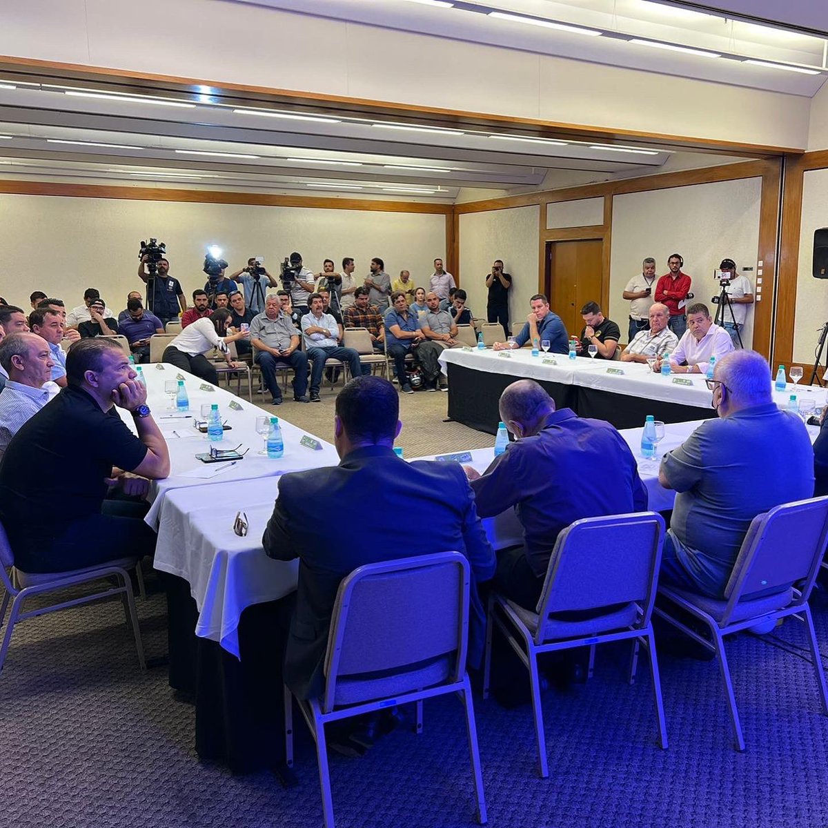 Nosso presidente Marco Antônio, participou na manhã de hoje do Conselho Técnico do Goianão 2024, na sede da <a href="/fgf_futebol/">Federação Goiana de Futebol</a> em Goiânia.

Com novidade na fórmula de disputa, a competição terá início nos dias 12 e 13 de janeiro, e contará com a participação de 12 equipes.