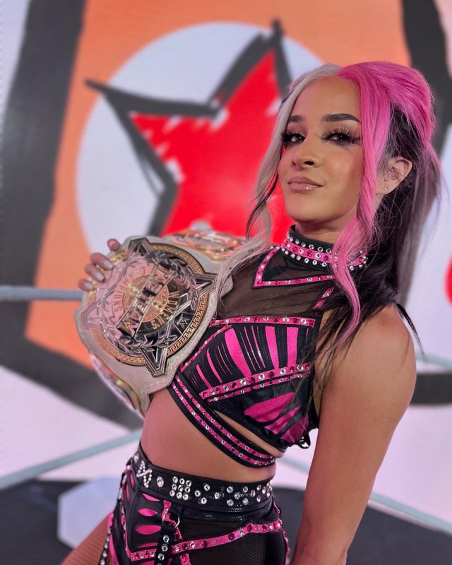 Heel_ReignsEra's tweet image. Dakota kai should join the bloodline she&apos;s samoan