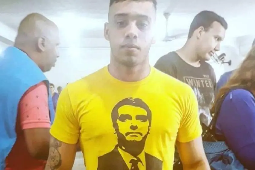 samiabomfim's tweet photo. Gabriel Monteiro acaba de ser preso acusado de estupro. Machista, violento e mentiroso, o criminoso também responde denúncias de pedofilia. Que o bolsonarista responda por todos seus crimes. Um por um, eles vão cair. Seguimos na luta por justiça! https://t.co/SbCeQ14MNW