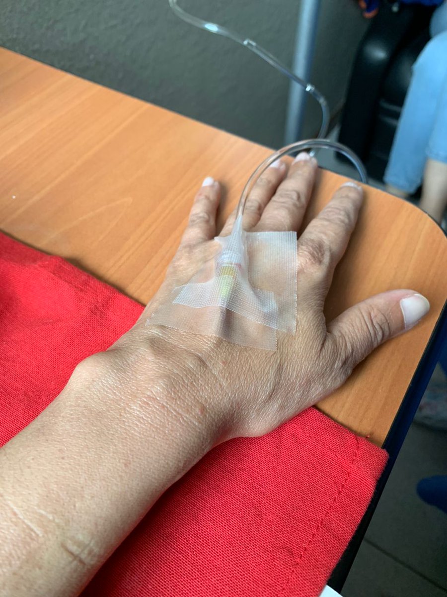 Micarmenlaprofe's tweet photo. Hoy tocó tratamiento de quimioterapia siempre de la mano de Dios 🙏 https://t.co/bqv2PEZNYs