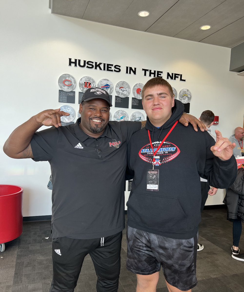 JacePankey's tweet photo. Had a great visit at NIU yesterday! Thank you @CoachMooreNIU for the invite. A great football program with a lot of energy.
@NIUCoachHammock @CoachAgpalsa @EDGYTIM @CoachThiele1 https://t.co/qdgk9jY9kN