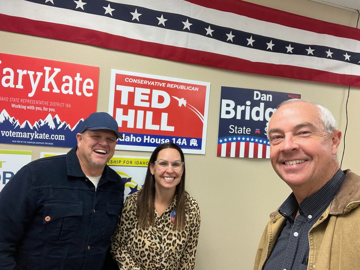 MKForBoise's tweet photo. D18 sprinting to the finish with phone banking tonight! GO VOTE IDAHO! #VoteRed #Red22 #VoteMaryKateForIdaho https://t.co/yTCGNr6FX7