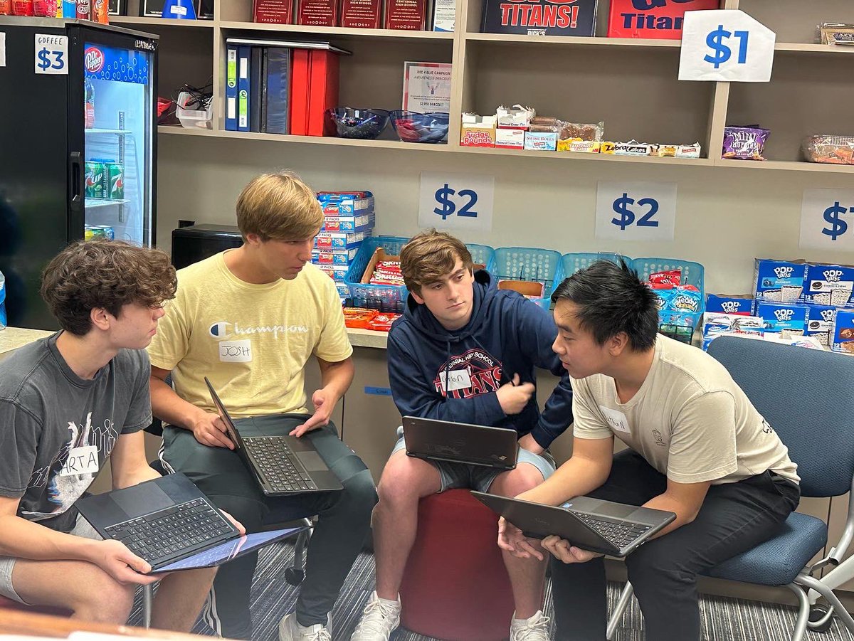 Cen10titans's tweet image. Dollars and Sense classes engaged in cross curricular debates w/ Global Business and Sports and Entertainment Marketing classes today. #Collaboration #Communication #TitansLearn #TitanNation